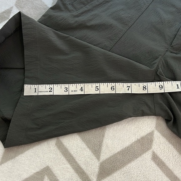 Athleta Trekki Bermuda Short Dark Olive size 4 Ripstop Hiking Trails Outdoors - Picture 9 of 9